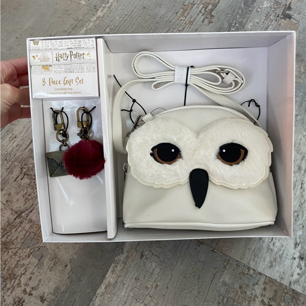 NWT Harry Potter Hedwig the Owl Crossbody Bag and Keychains Gift Set